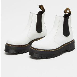 DR. MARTENS Quad Platform boots
